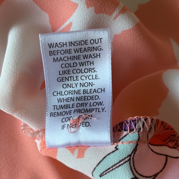 CANDIES Blouse Peach Purple PINTUCK SHELL Floral Popover V-Neck NWT Medium - Picture 9 of 12